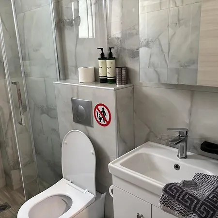 Pool Access Diamond 2 *